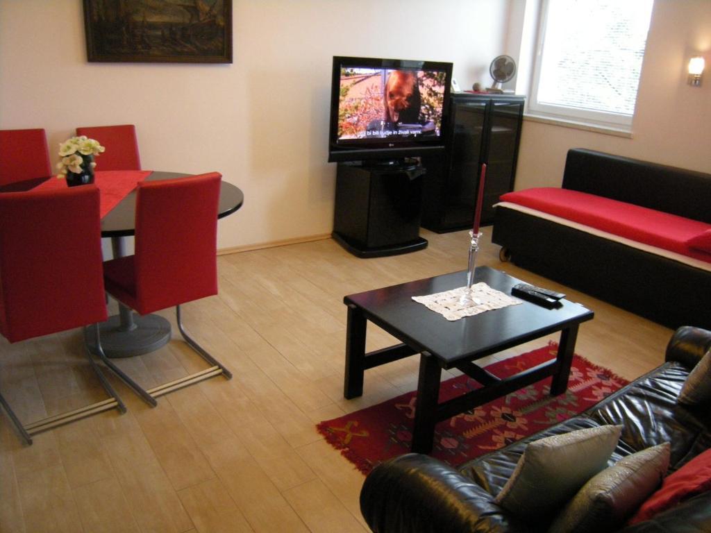 Vila Ema Apartments And Rooms Λιουμπλιάνα Δωμάτιο φωτογραφία